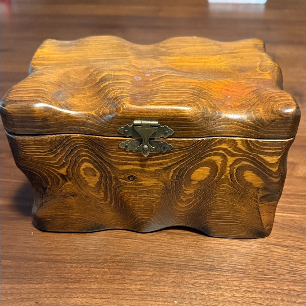 Wooden Jewelry Box with Scalloped Edges - Warm Brown